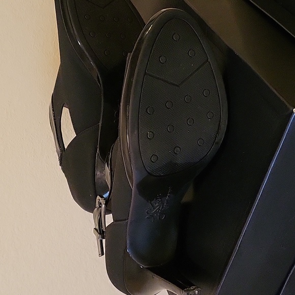 Shoes - Picture 4 of 4